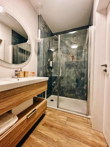 a bathroom with a shower and a sink at Bel Mare Baltic Prestige Apartment in Międzyzdroje