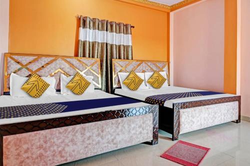 Postel nebo postele na pokoji v ubytování Super HOTEL O MAA NARMADA