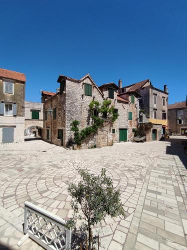 Budova, v ktorej sa vila nachádza
