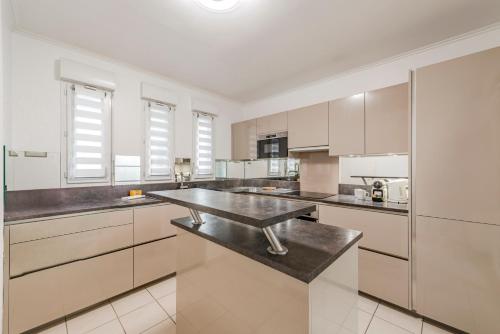 Madison House Disneyland Paris - 8 pers - 4 Ch - 10 min