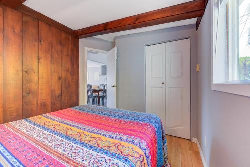 Postel nebo postele na pokoji v ubytování Peachland Beach Resort