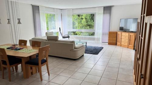 a living room with a couch and a table at 160 qm Apartment mit Garten und Stellplatz in Riegelsberg