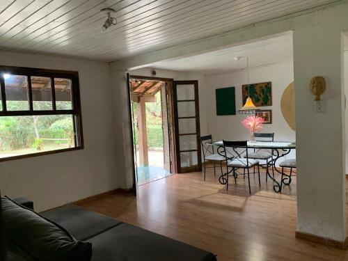 a living room with a table and a dining room at Casa da Serra - Teresópolis in Teresópolis