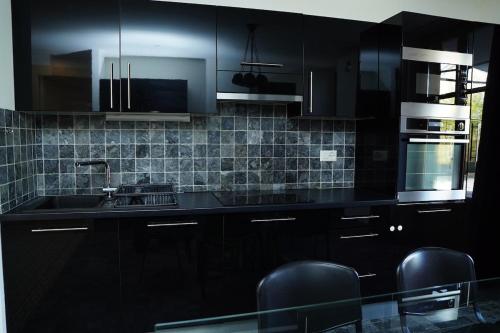 Luxueux appartement 3 chambresにあるキッチンまたは簡易キッチン