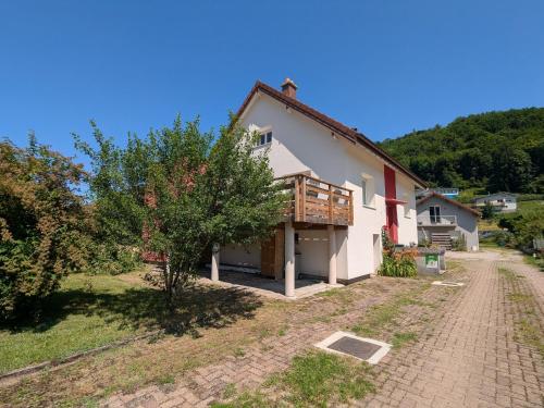 Gîte confortable avec terrasse et vue montagne, proche loisirs et pistes - FR-1-589-755