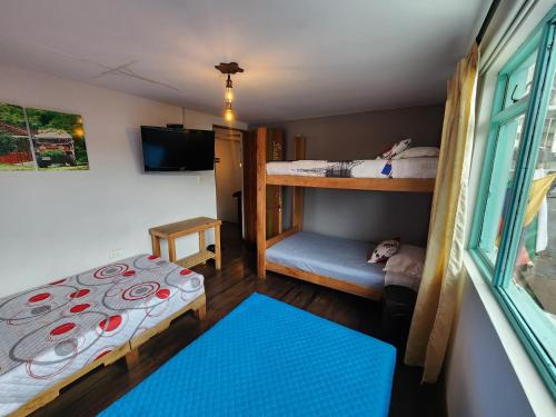 Una cama o camas en una habitación de Hostal Triangulo del Café