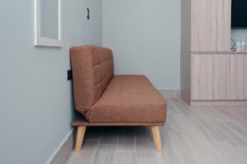 a brown chair sitting in a living room at Santa Rita apartament#4 near restaurants in Danlí