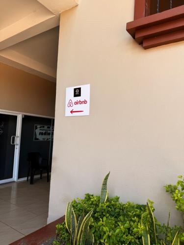 a sign on the side of a building at Santa Rita apartament#4 near restaurants in Danlí