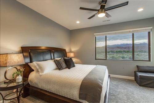 Ένα ή περισσότερα κρεβάτια σε δωμάτιο στο Exclusive Retreats Luxury all Suite 3 Bedroom Home