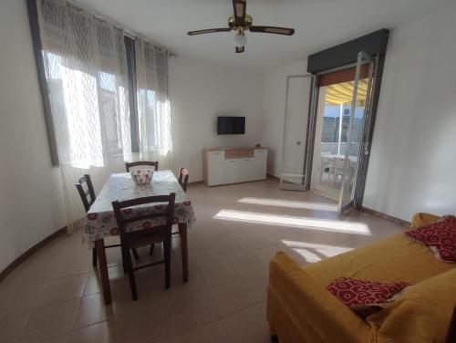 a living room with a table and a couch at La Villetta sul mare in Marina di Modica