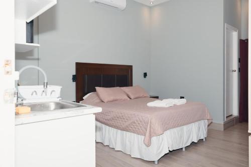 Una cama o camas en una habitación de Santa Rita Apartment#3 near restaurants and market