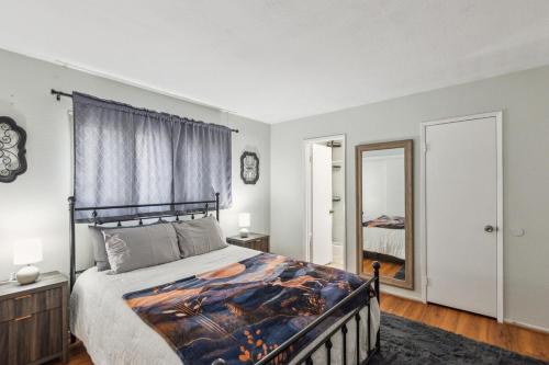 a bedroom with a large bed and a mirror at Parking,Pet,2bd,2b,WIFI,Smart TVs,Walk to Food,Fun in Long Beach