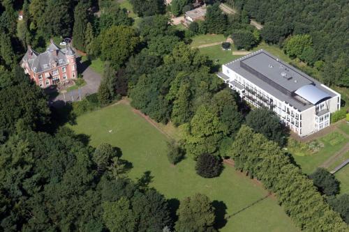 an aerial view of a large building in the forest at Hotel Spelderholt in Beekbergen