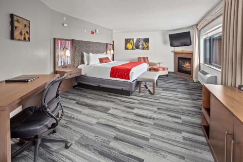 Postel nebo postele na pokoji v ubytování Best Western Plus McCall Lodge and Suites