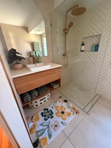 a bathroom with a sink and a shower at Beach house at Bangalee in Farnborough