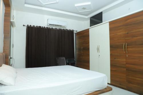 Ένα ή περισσότερα κρεβάτια σε δωμάτιο στο Hotel LION'S BNB