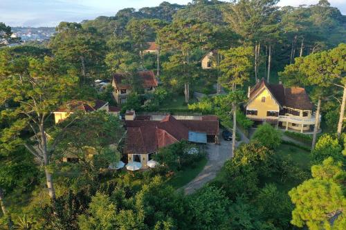 Ana Mandara Villas Dalat Resort & Spa — Property building