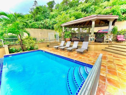 Πισίνα στο ή κοντά στο Surf Sounds and Big Views from this Pool Villa