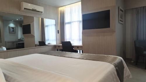 TV a/nebo společenská místnost v ubytování 1O1 URBAN Jakarta Thamrin