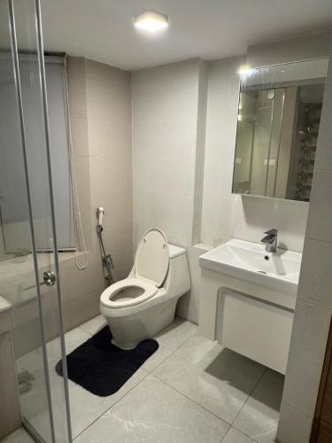 Ванная комната в Lakeshore Enclave - BANANI