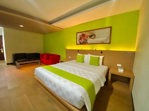Katil atau katil-katil dalam bilik di Hotel Candi Indah Akpol Semarang