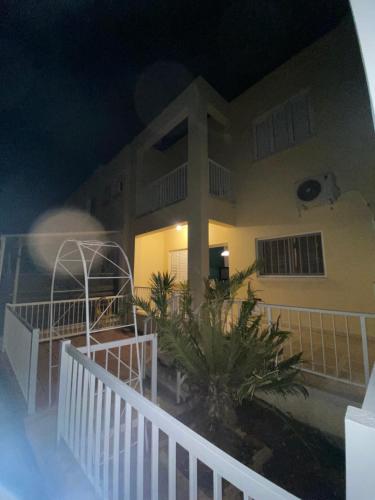 Μπαλκόνι ή βεράντα στο Sunny 2BR Home in Paralimni Near Beaches,Protaras!