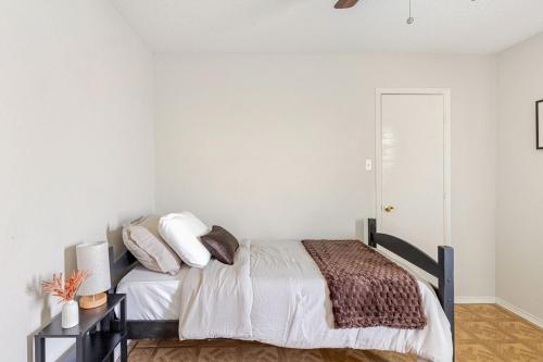 Gambar di galeri bagi Spacious Home for Large Groups - PS5, Arcade, Gameroom di Arlington