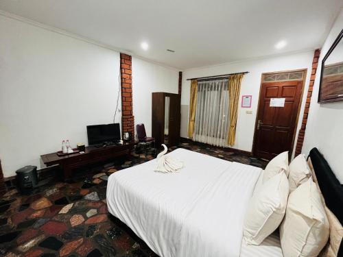 TV a/nebo společenská místnost v ubytování New Panjang Jiwo Resort Syariah
