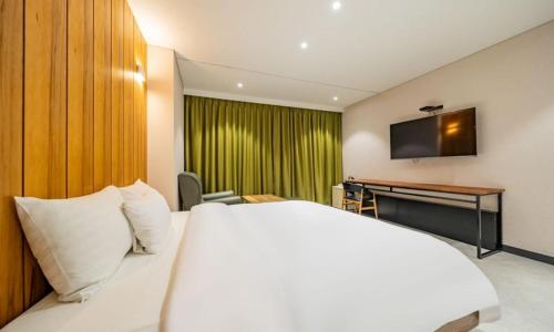 a hotel room with a bed and a television at Yeongdeungpo Lifestyle F Hotel in Seoul