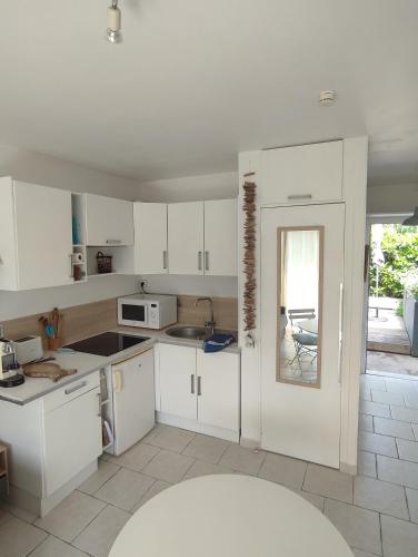 Photo de la galerie de l'établissement Studio Golfe Juan plages parking privé climatisation, au Golfe-Juan