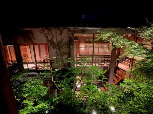 Κήπος έξω από το Yuzuya Ryokan - Adult Only