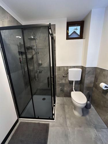 Bilik mandi di Apartmani Balen