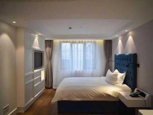 Postel nebo postele na pokoji v ubytování Shanghai Jinchen Hotel