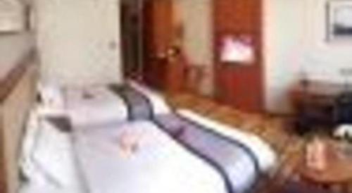 Postel nebo postele na pokoji v ubytování Yitel Tai'an Taishan Hongmen Daimiao