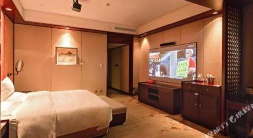 Una televisión o centro de entretenimiento en Langfang Ovation Hotel