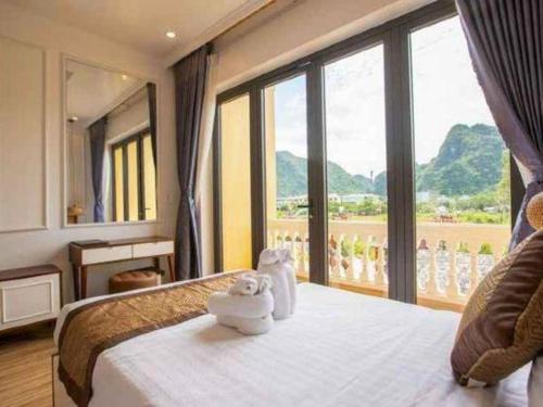 a bedroom with a bed with a large window at Doan Gia Resort in Cừ Lạc