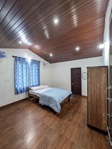 a bedroom with a bed and a wooden ceiling at Rasta Homestay Sakleshpur in Sakleshpur