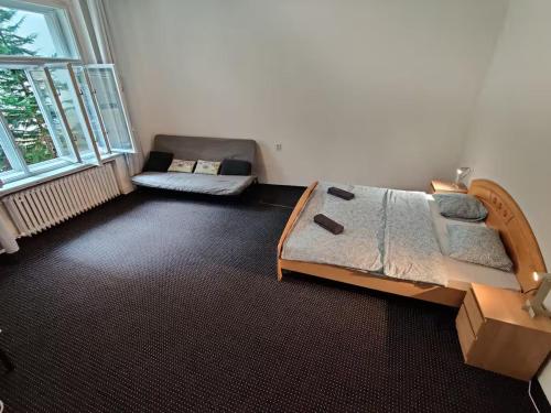 Private Room With Free Parking Next to Railway Station