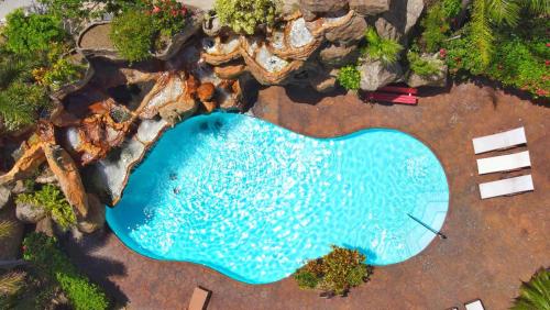 an overhead view of a swimming pool with rocks at Clarion Suites Roatan at Pineapple Villas in First Bight