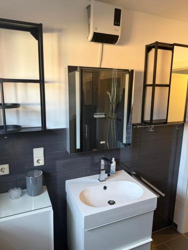Bilik mandi di Ferienwohnung Rebenruhe