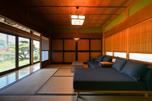 a living room with a couch and some windows at Oyakata Sekigahara, near the Tokugawa Ieyasu Battle of Sekigahara and Nakasendo, 8LDK, 1 building for rent in Sekigahara