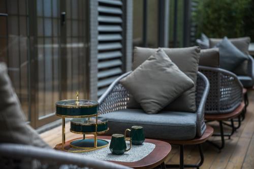 a patio with a couch and two tables with candles at Manxin Hotel Guangzhou Baiyun Airport Branch in Guangzhou