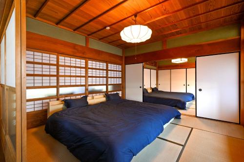 a bedroom with two beds in a room with wooden ceilings at Oyakata Sekigahara, near the Tokugawa Ieyasu Battle of Sekigahara and Nakasendo, 8LDK, 1 building for rent in Sekigahara