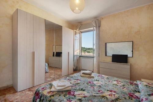 a bedroom with a bed and a large window at Comfort a 5 Minuti Dal Mare in Camogli