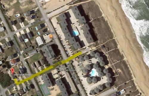 - une vue de tête sur un parking à côté de la plage dans l'établissement 5175 - Beach Bliss, à Croatan Shores