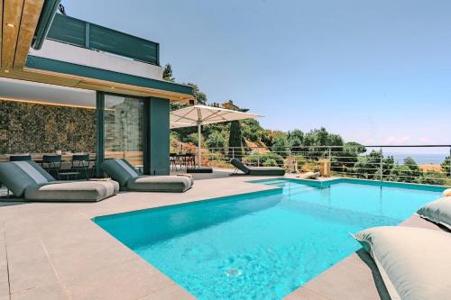 Maison avec Piscine - Vue sur Océan dans l'établissement Rooftop villa in Lavandou, panoramic view, au Lavandou