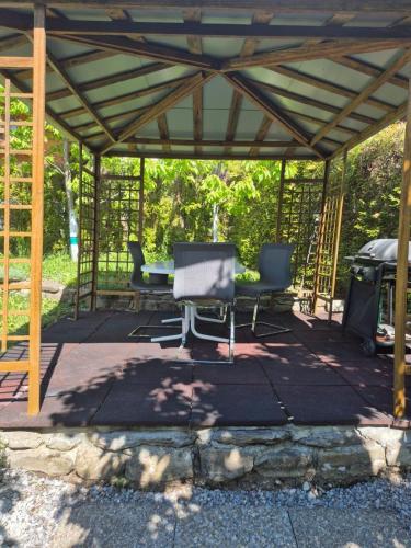 a pavilion with a table and chairs on a patio at Weisses Haus in Brienz