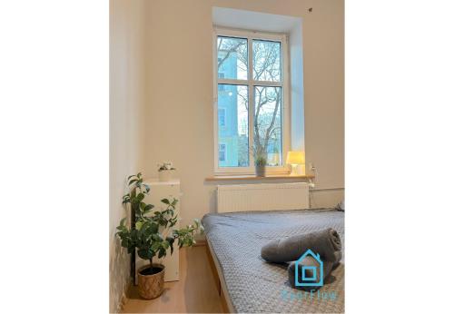 Ένα ή περισσότερα κρεβάτια σε δωμάτιο στο Dotted Room - 15 Minutes to Gdańsk Old Town & Sea