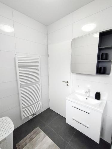 Μια τηλεόραση ή/και κέντρο ψυχαγωγίας στο Glory's Apartment