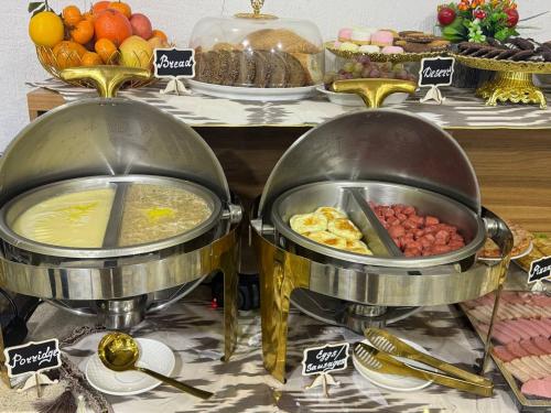 Afbeelding uit fotogalerij van Meros Hotel in Yakkasaray